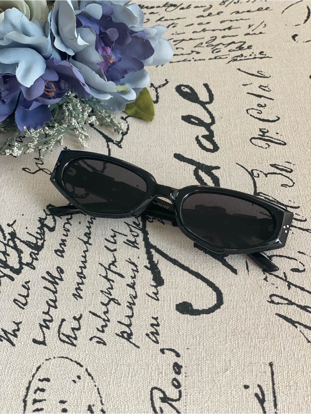 Gentle Monster Ruvy Van 01 Non-Rx Sunglasses in Black/Black - Picture 3 of 12